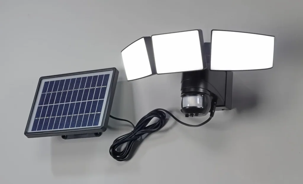 Solar LED floodlight, 15 watts with motion detector