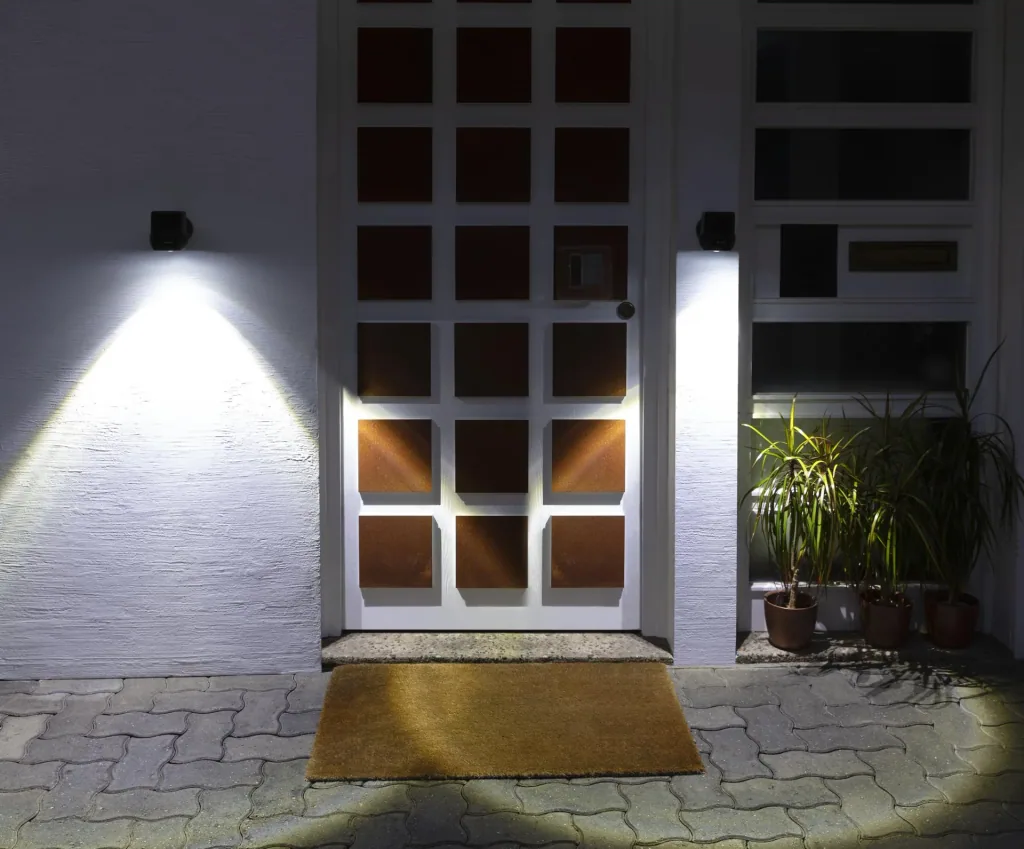 LED safety light with radio coupling, 2 pieces (Batteries Not Included)