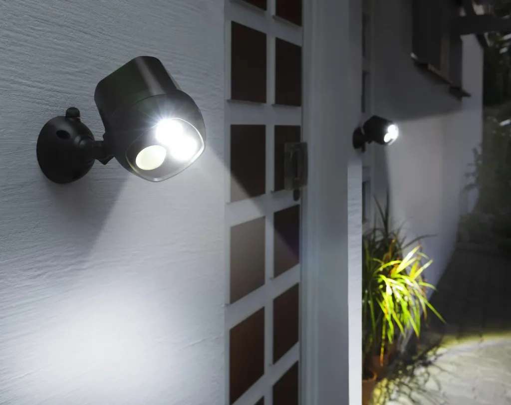 LED safety light with radio coupling, 2 pieces (Batteries Not Included)