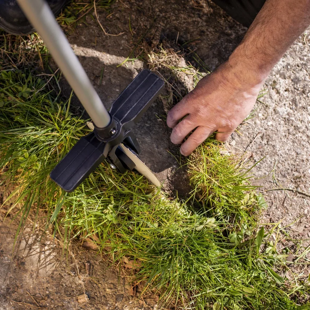 Lawn edge roller including rod