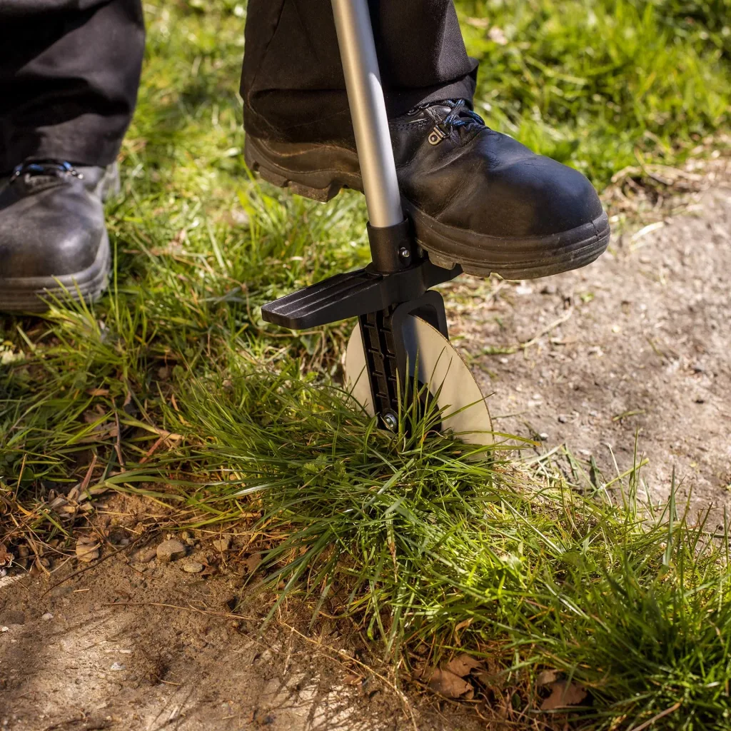 Lawn edge roller including rod