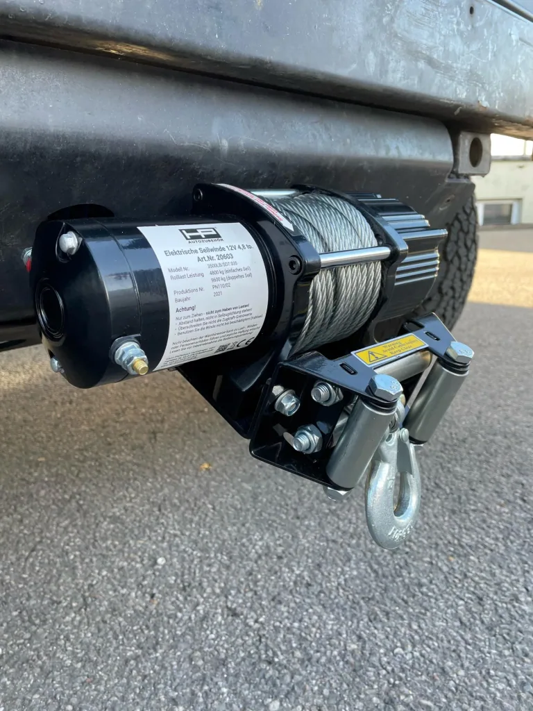 Motor winch Profi 4,800 kg with radio remote control