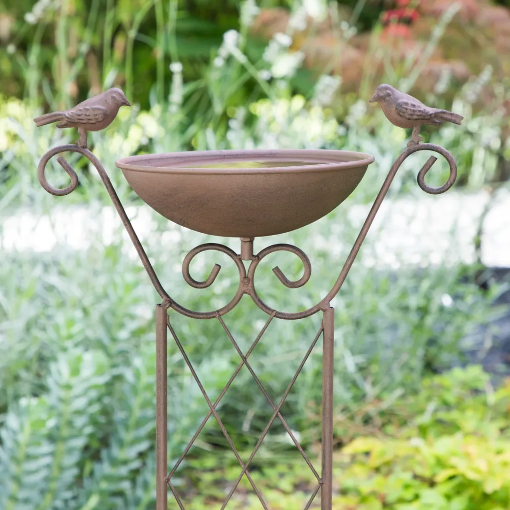 Birdbath with trellis