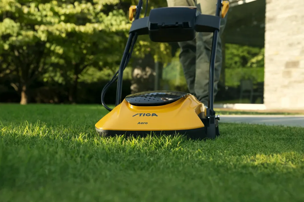 Cordless hover mower AERO 132e