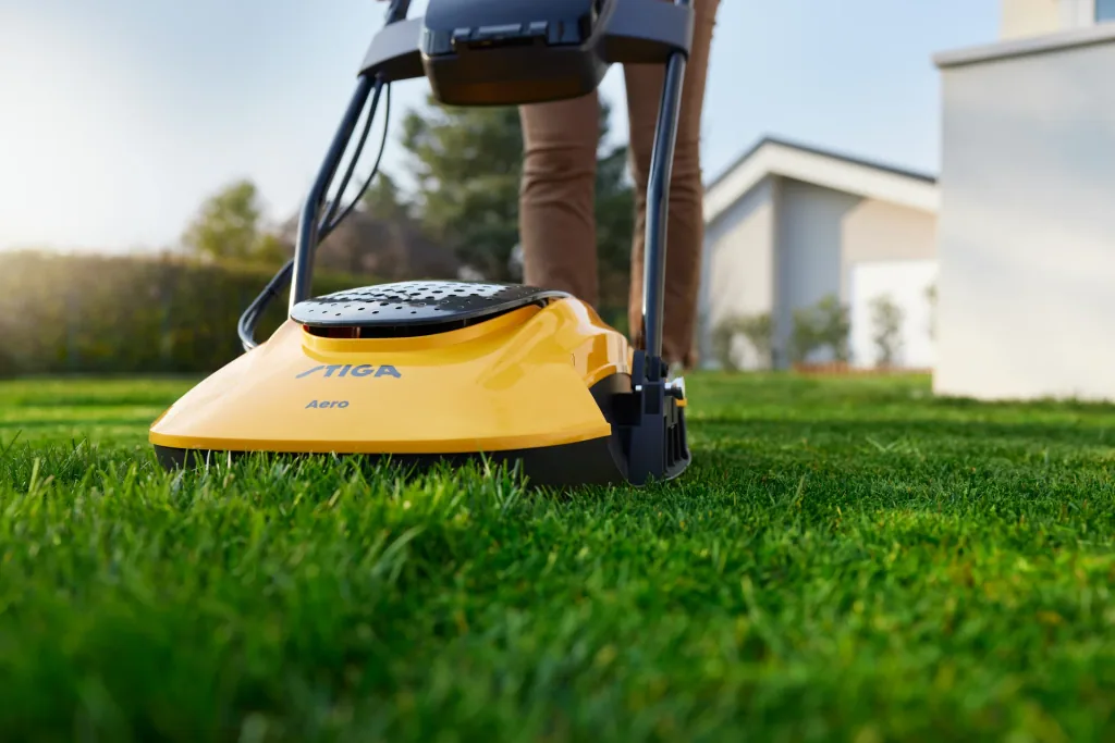 Cordless hover mower AERO 132e
