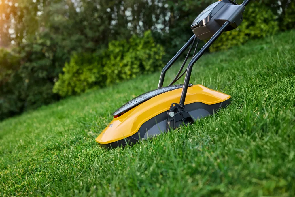 Cordless hover mower AERO 132e