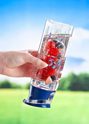 Drinking bottle with fruit insert (color: blue)