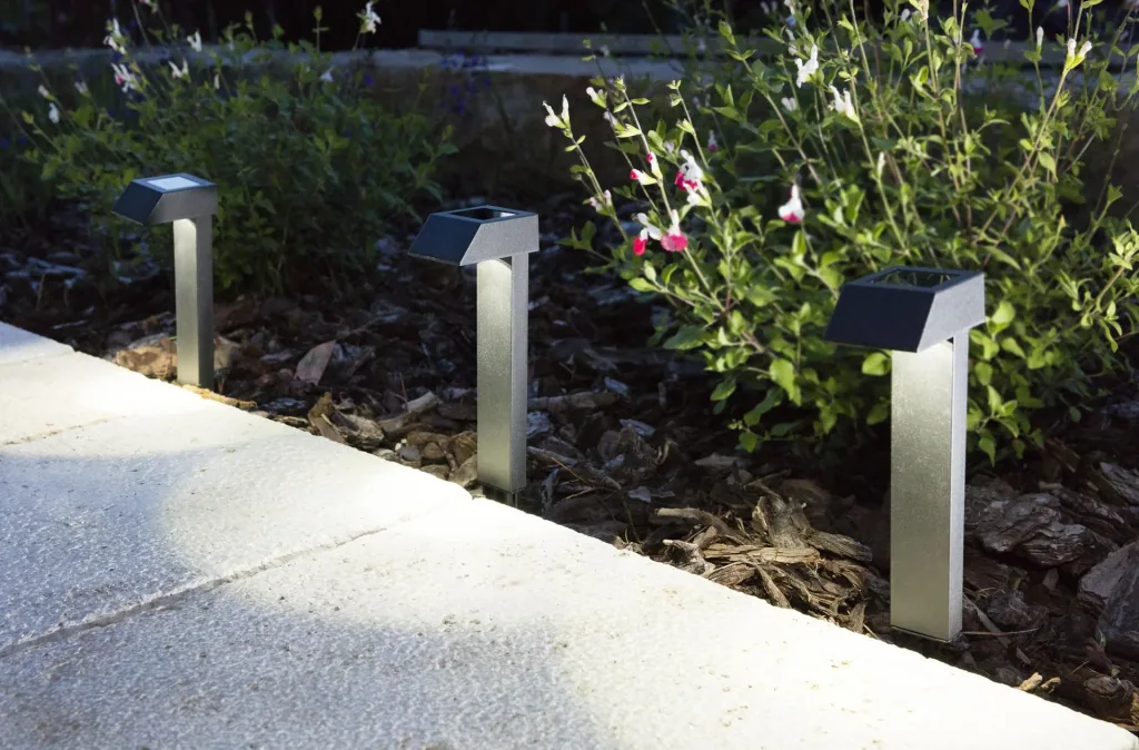 Solar pathway lights, set of 3