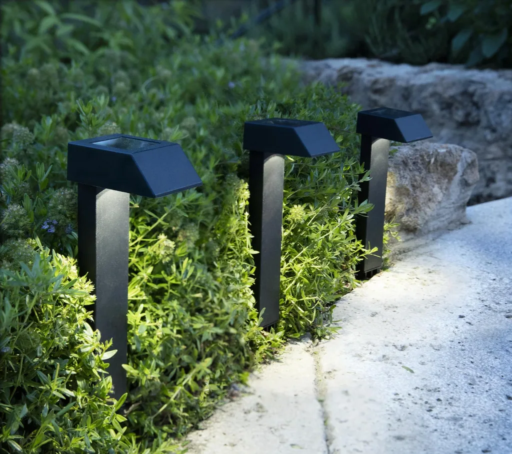 Solar pathway lights, set of 3