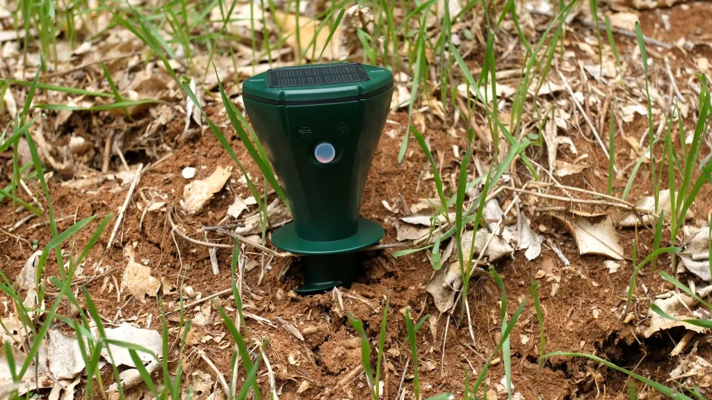 Solar mole repeller "3 modes"