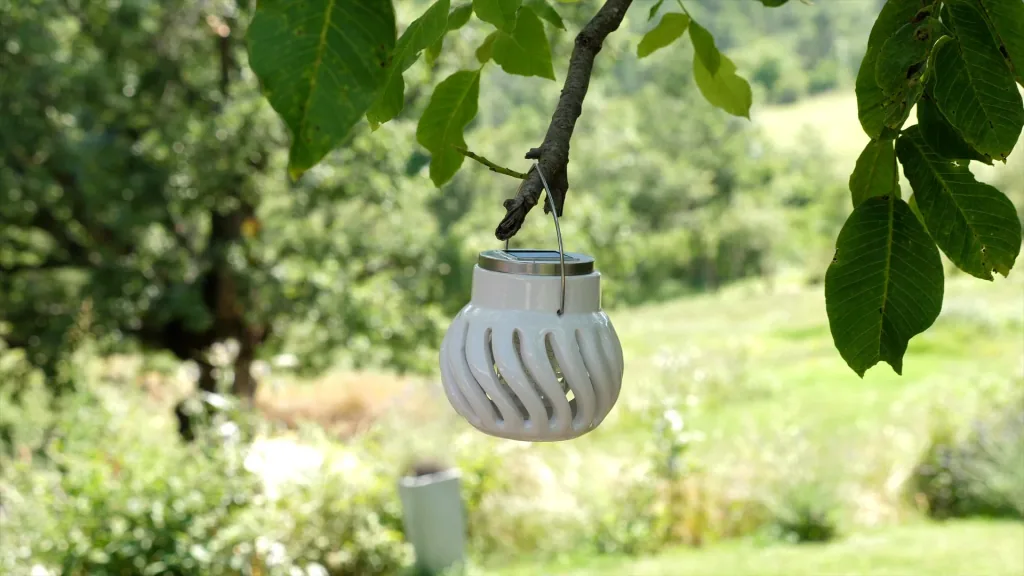 Anti-mosquito lantern with solar