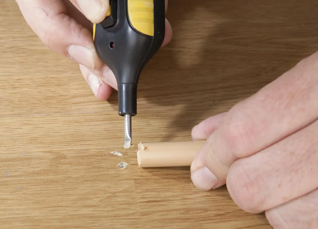 Repair kit for laminate and parquet with 11 colors of hard wax sticks