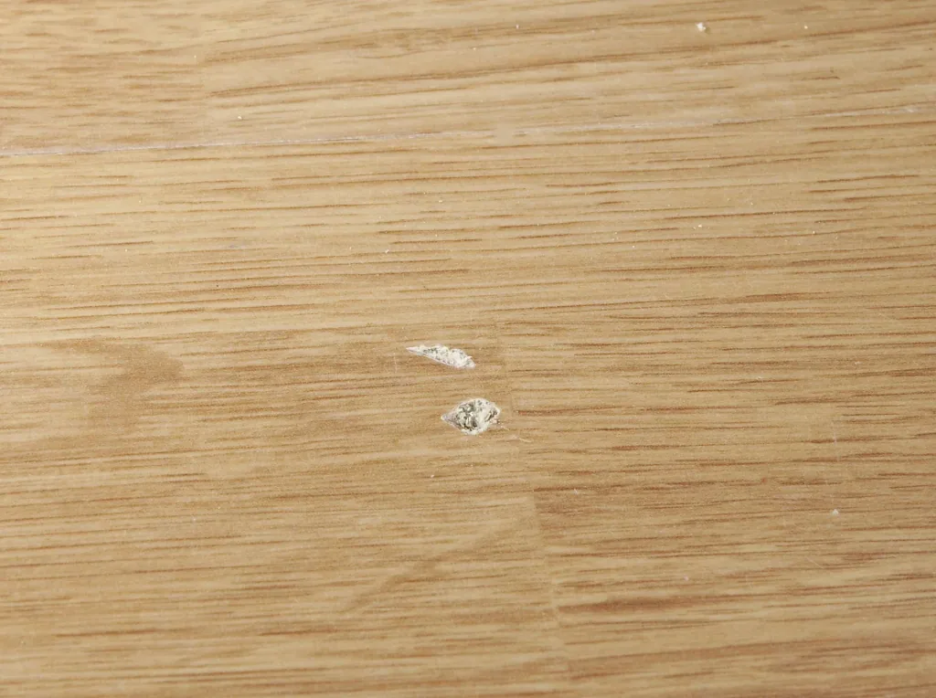 Repair kit for laminate and parquet with 11 colors of hard wax sticks