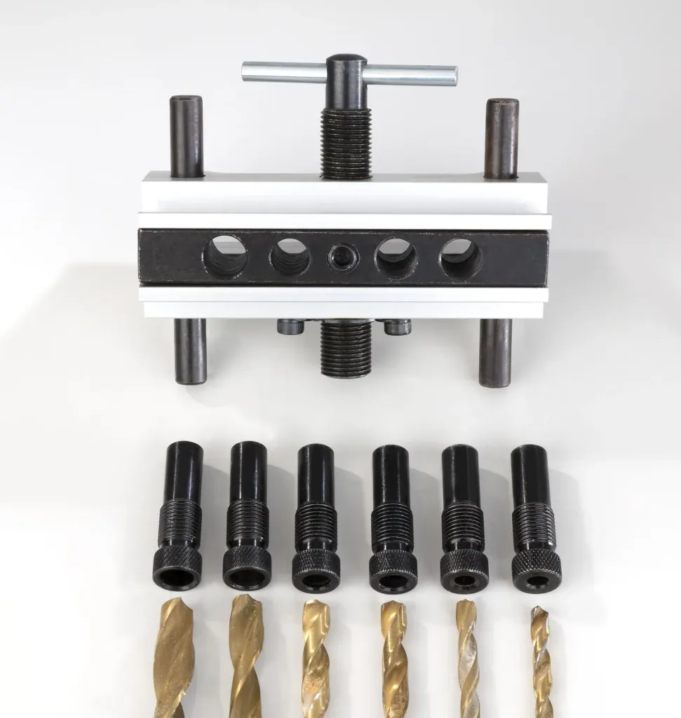 Doweling machine / drilling jig, self-centering