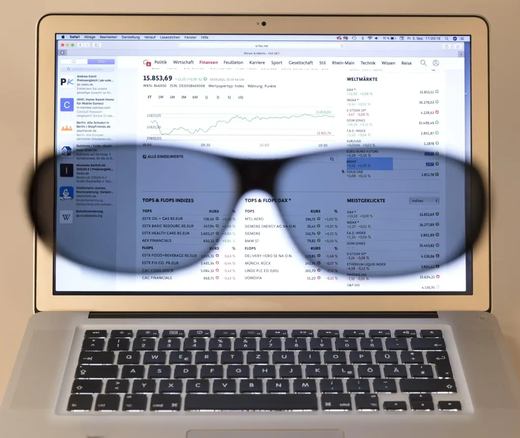 Safety glasses with 4 interchangeable frames