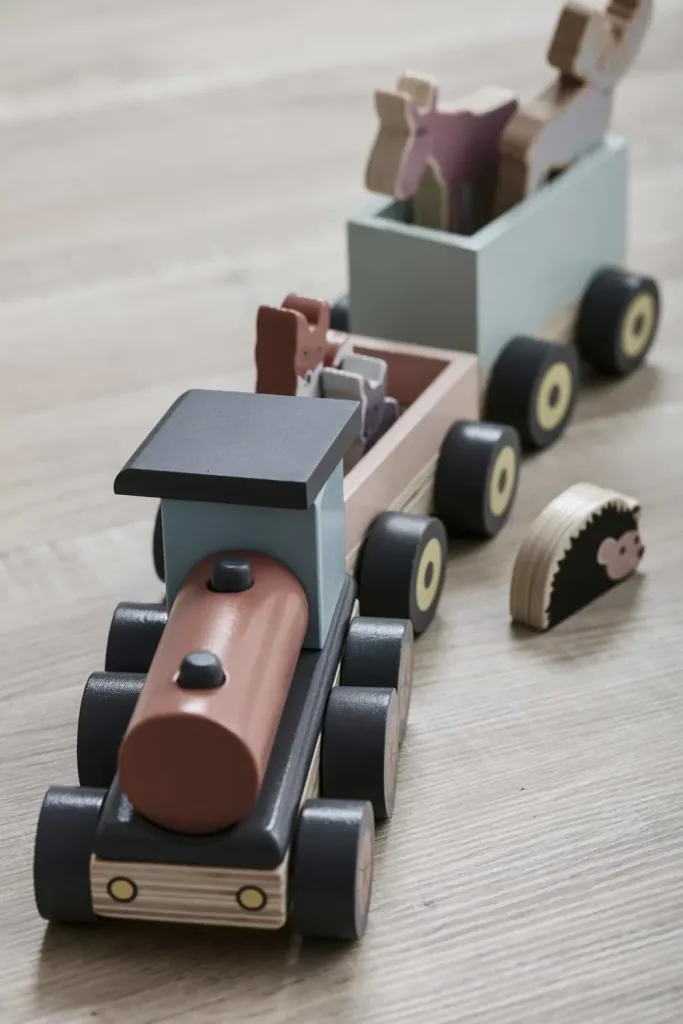 Kids Concept Toys Zug Wood with forest animals