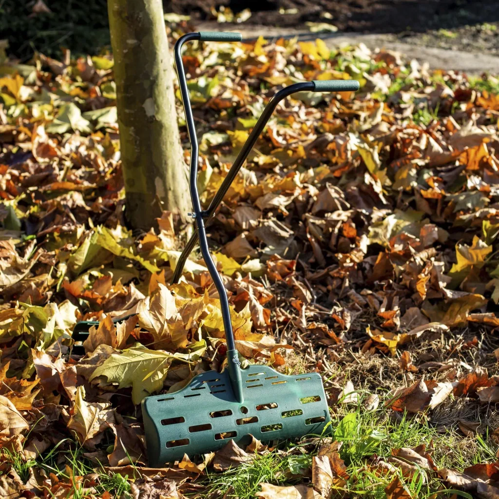 Leaf grabber, ergonomic, green