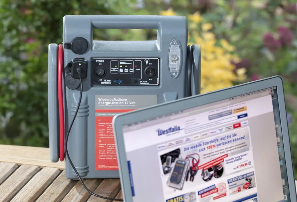 Powerpack 900 A - 15 AH - 12 Volt - 3 in 1 - Jump Starter - Work Light - Energy Station