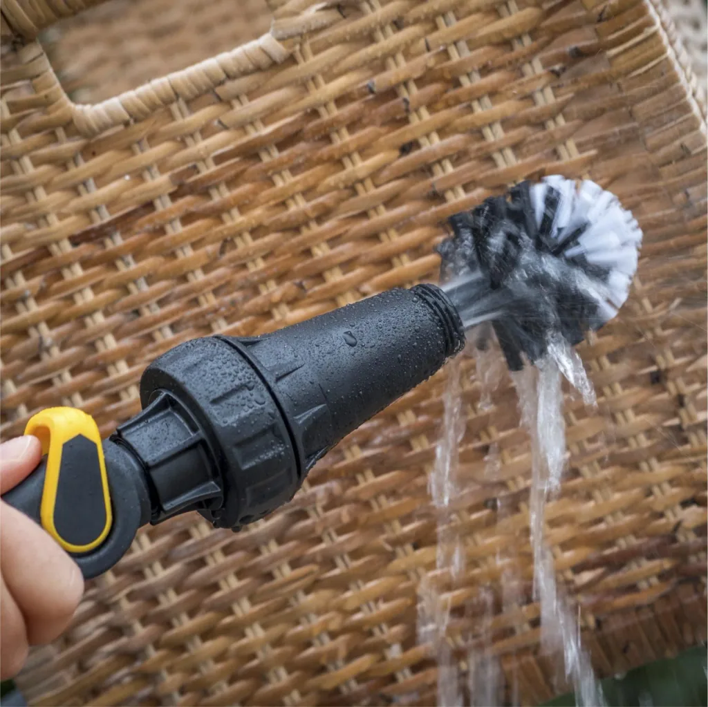 Rotating cleaning brush - including multifunctional attachment