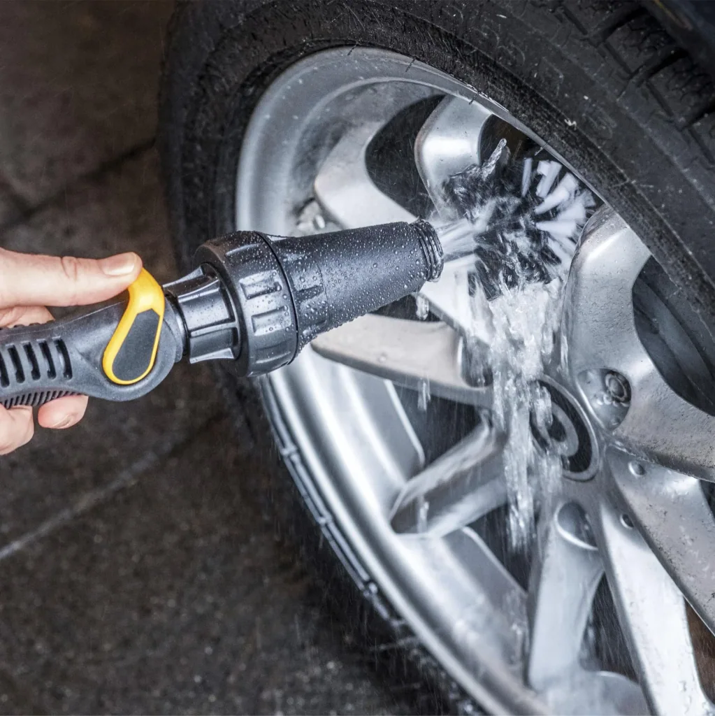 Rotating cleaning brush - including multifunctional attachment