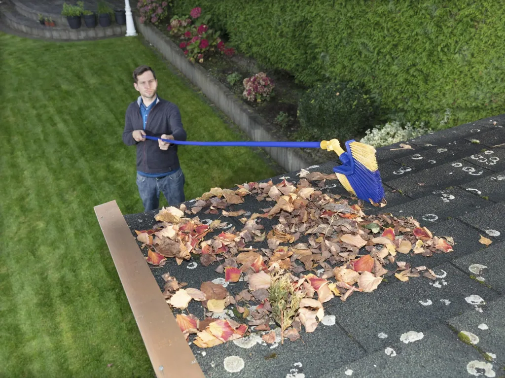 Telescopic broom - ideal for gutter cleaning