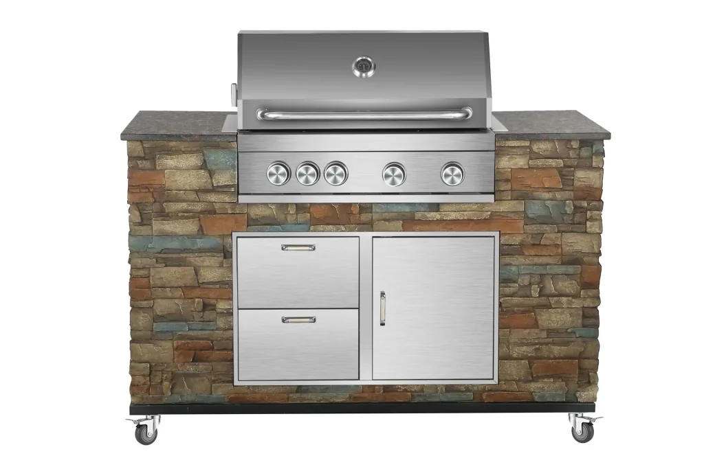 Outdoor Built-In Grill Kitchen