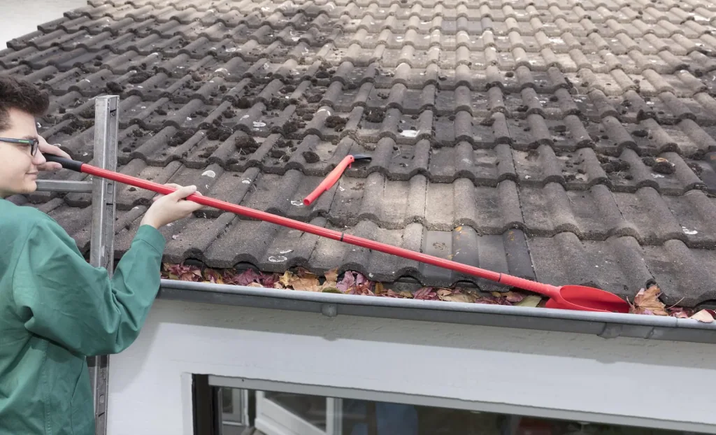 5-piece gutter cleaning set. Shovel, scraper, and 3 extension poles.
