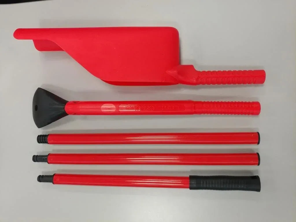 5-piece gutter cleaning set. Shovel, scraper, and 3 extension poles.