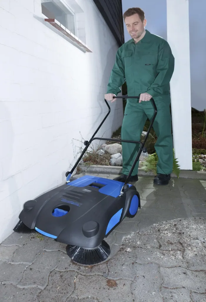 Sweeper, 70 cm working width, 14 litre dirt container
