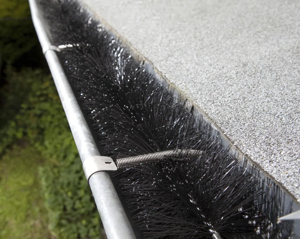 Gutter hedgehog - wind protection set of 4 for gutters 150-200 mm