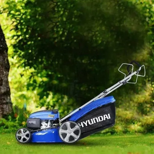 Self-propelled lawn mower with 139cc OHV four-stroke petrol engine 46cm