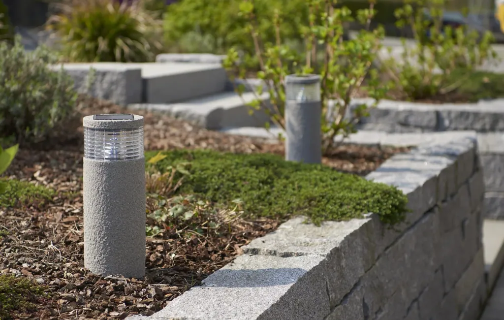 Solar garden light in a modern stone look - 2 pieces