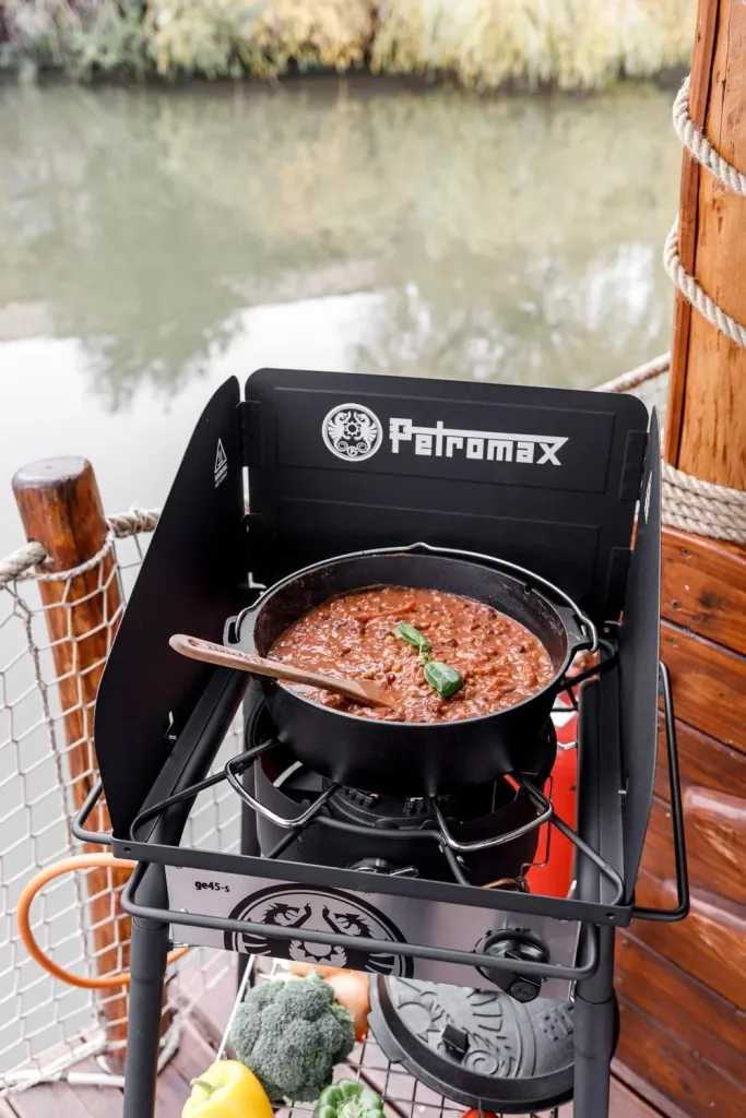Dutch oven (6 qt)