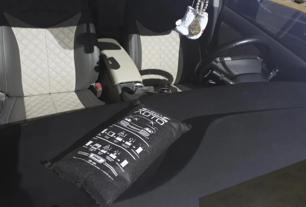 Mega Car Dehumidifier, 1 KG including rubber care stick