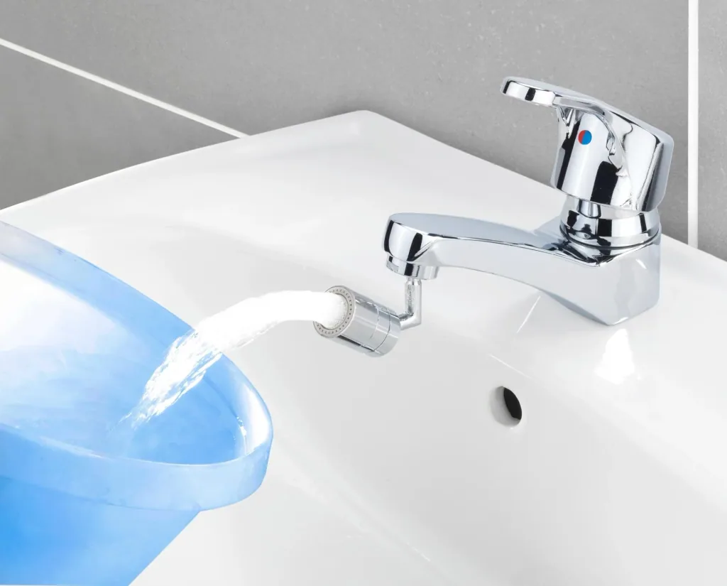 Faucet aerator, adjustable