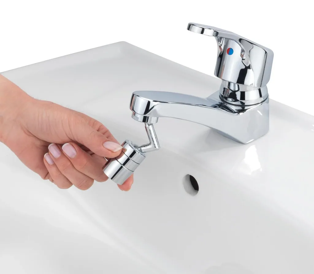 Faucet aerator, adjustable