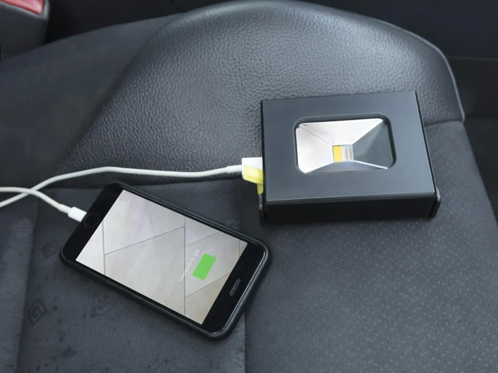 LED battery floodlight with power bank