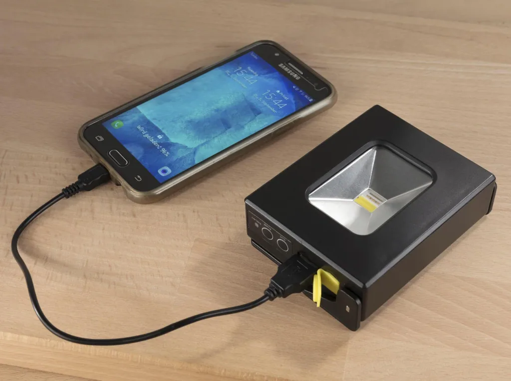 LED battery floodlight with power bank