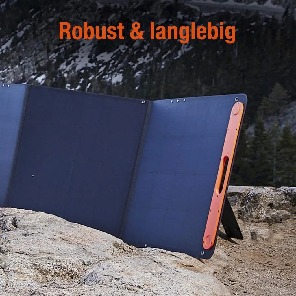 Foldable solar panel SolarSaga 200