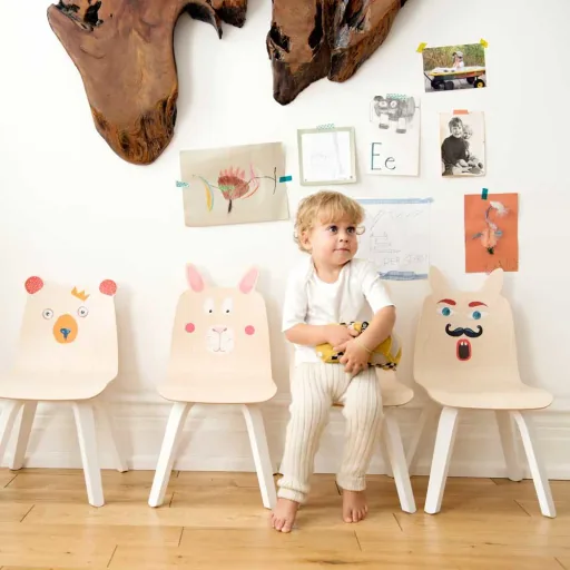 Oeuf children's chair bear walnut with white