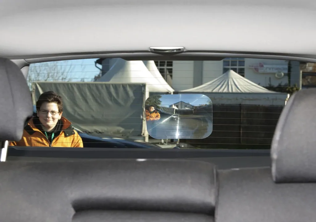 Wide-angle lens - Park safely