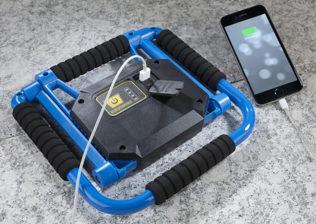 Foldable LED work light, rechargeable, 20 watts