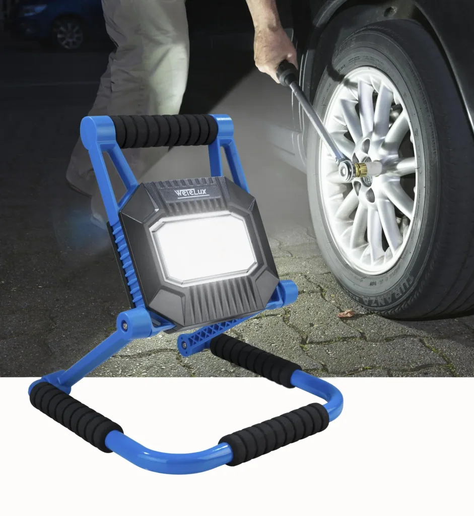 Foldable LED work light, rechargeable, 20 watts