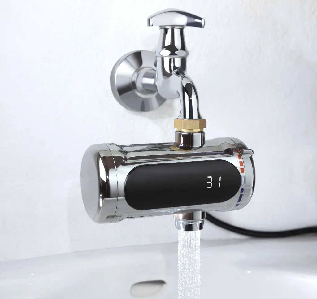Instantaneous water heater for taps