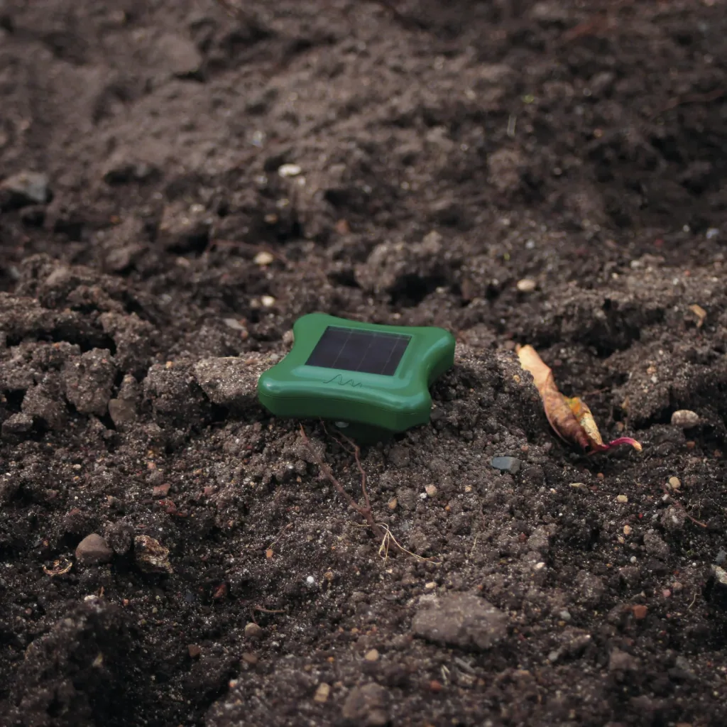 Solar ant repellent