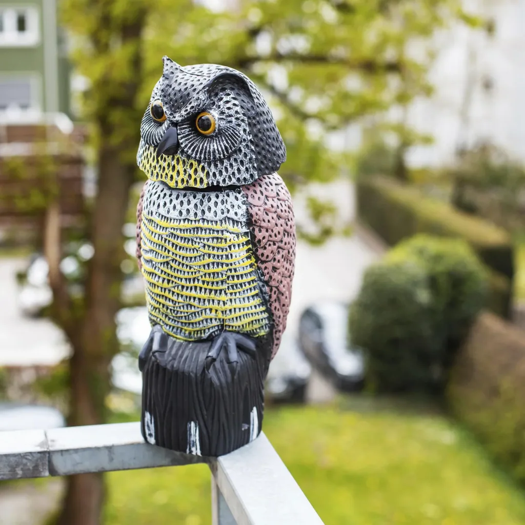 Bird repellent, owl