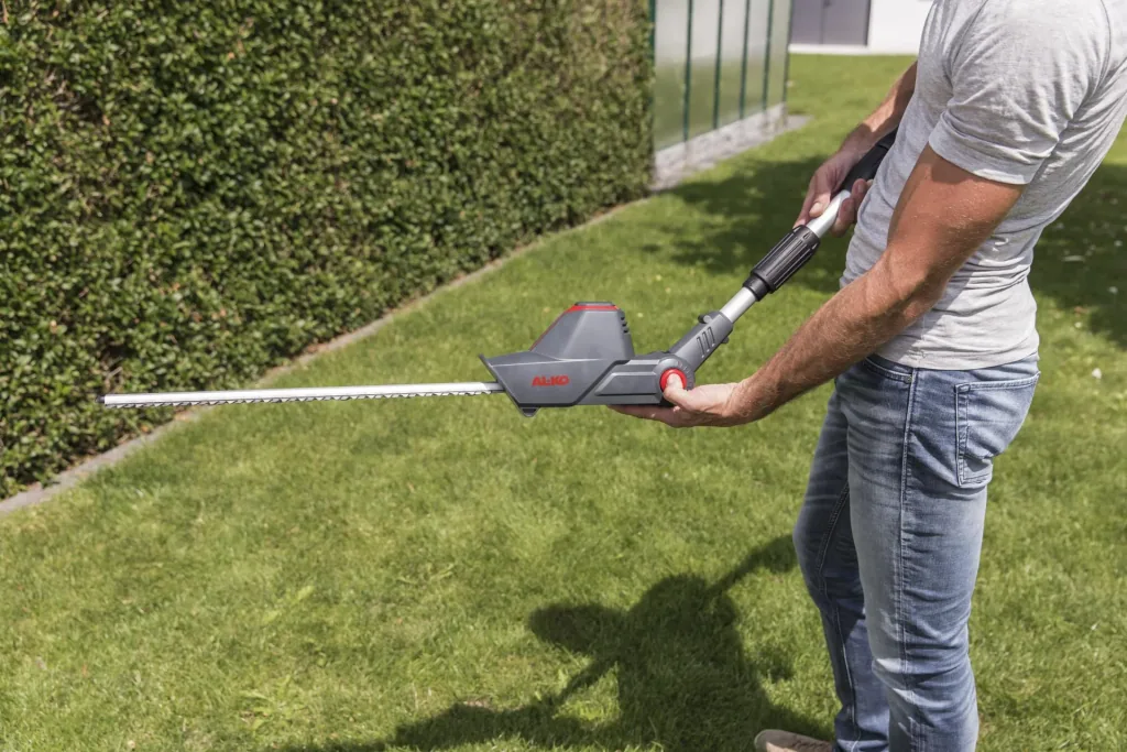 18 V BOSCH HOME AND GARDEN COMPATIBLE Cordless High Hedge Trimmer HTA 1845 including battery and charger