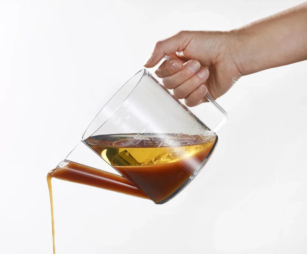 Fat-removing jug