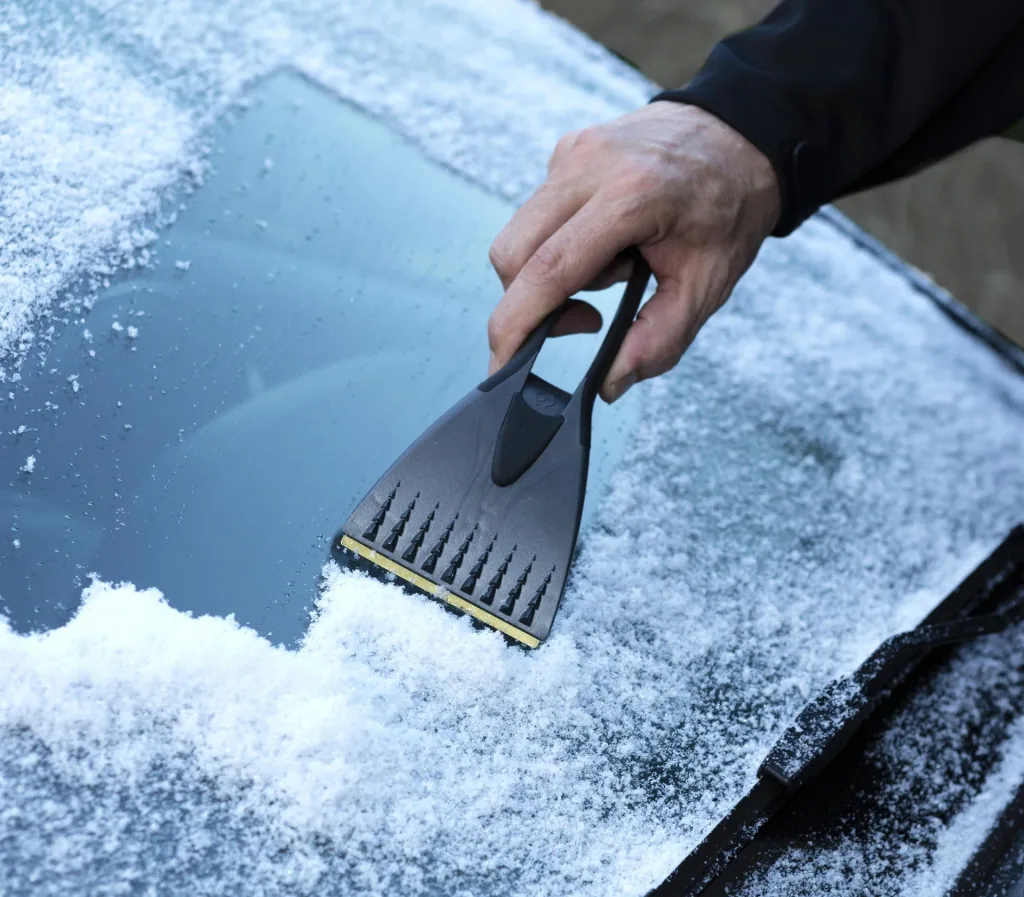 Ice scraper with brass blade and K2 handle, metallic color