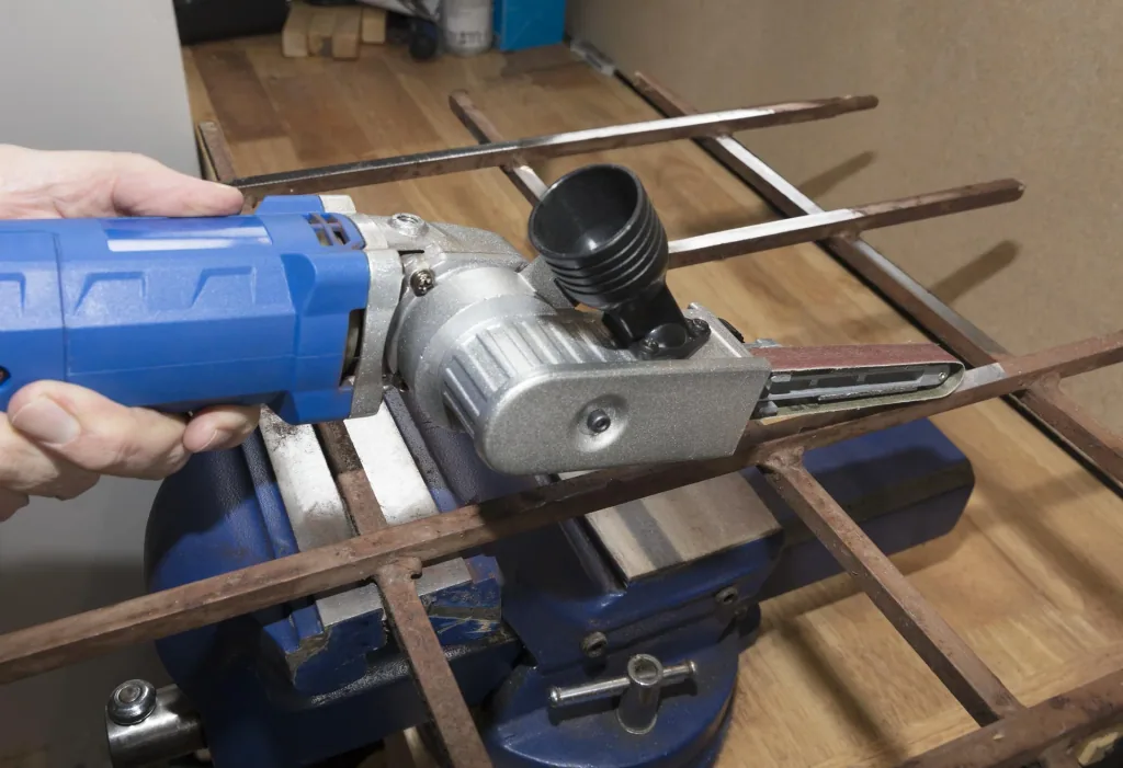 File attachment for angle grinders with straight and curved arms